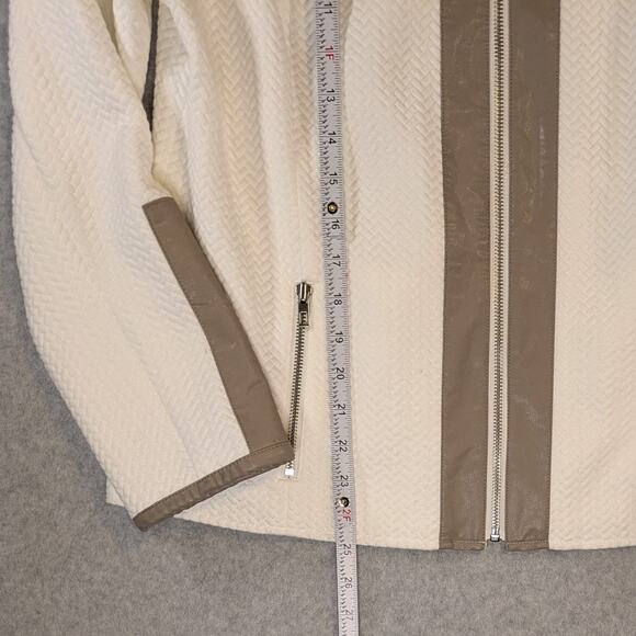 Chico’s Women L Ivory Brown Quilted Moto Jacket Faux Leather Zip Flawed - Picture 8 of 16